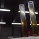 Imagen para el artículo titulado Esto es lo que pasa si intentas limpiar aceite de motor usando 50 filtros de aceite